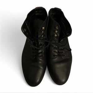 VTG Trotters Oakland Black leather ankle boots with a grunge vibe Size 6W